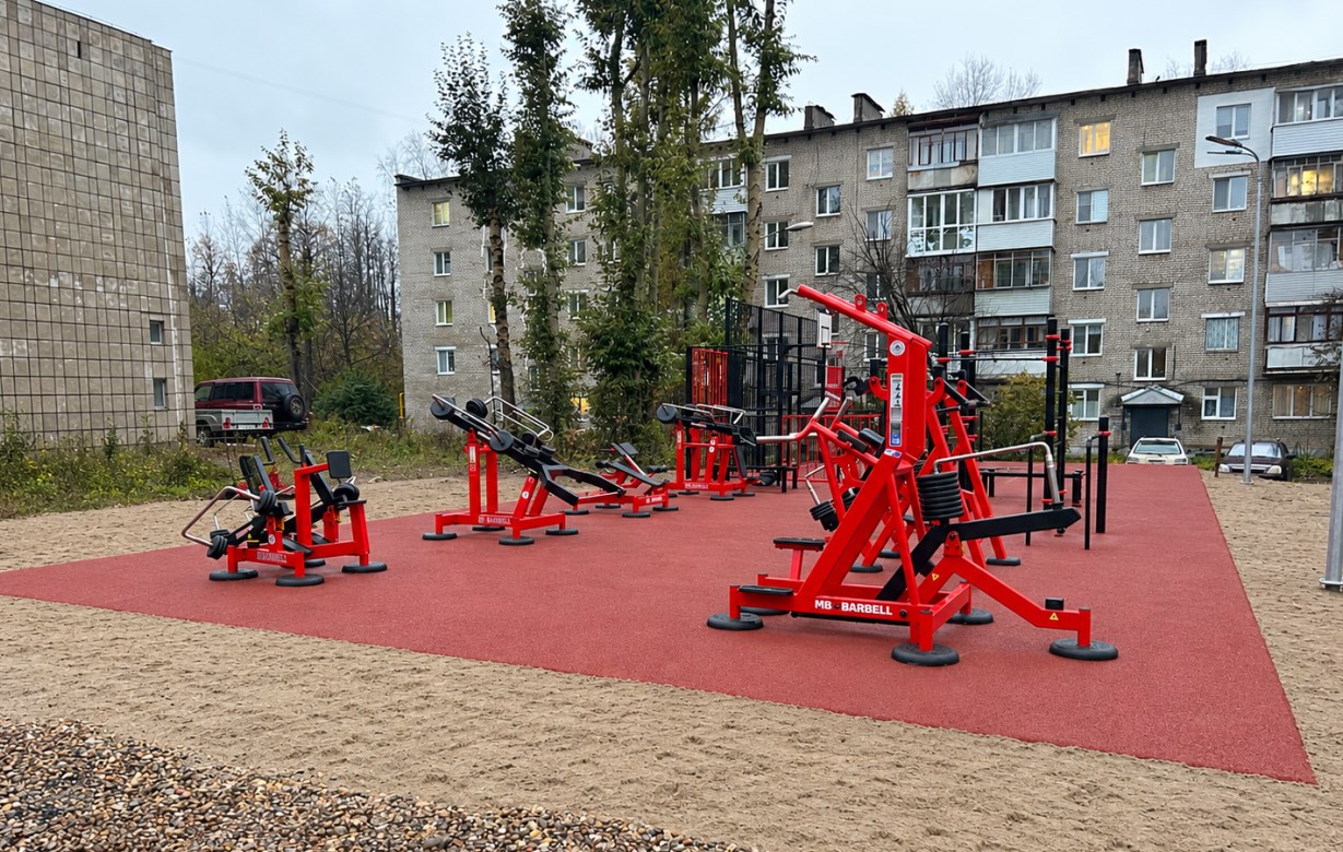 Спортивная площадка у СШОР «Летающий лыжник» г. Пермь Спортивная площадка у СШОР «Летающий лыжник» г. Пермь