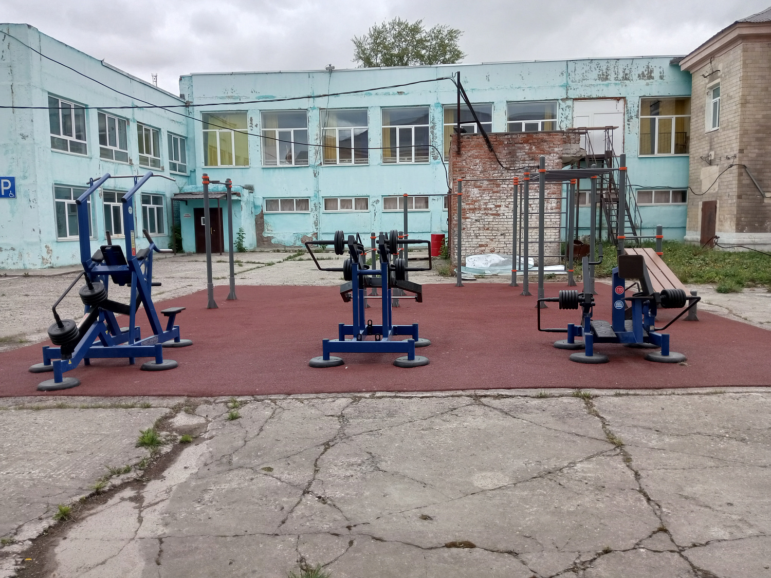 Уличные тренажеры и воркаут СОШ гор. Горнозаводск. 2023 год.